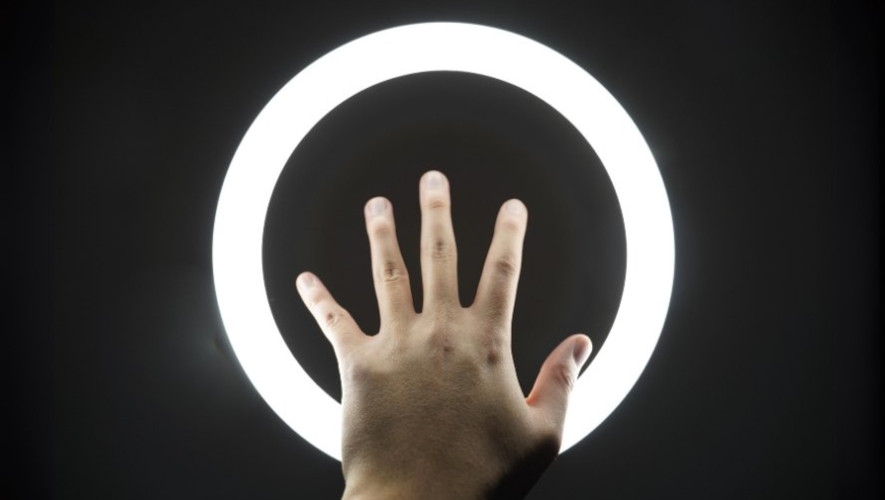 Rund lampe der tændes og slukkes ved touch